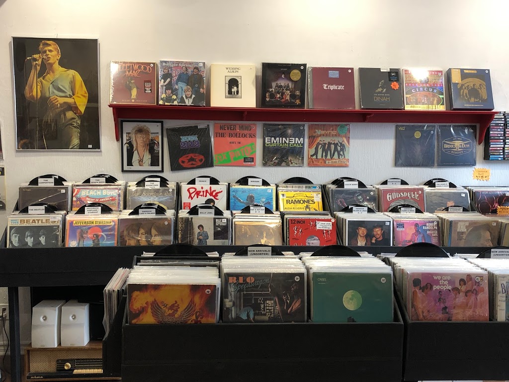 Vintage & Vinyl Amherstburg | 60 Murray St, Amherstburg, ON N9V 1H5, Canada | Phone: (226) 506-8878