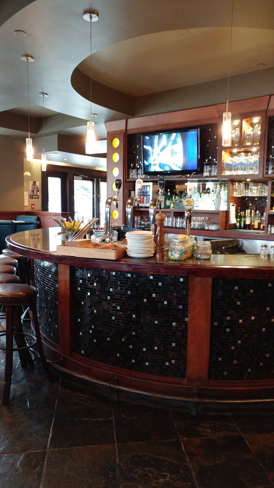 Moxies Grill & Bar | 3233 St Edwards Dr, Richmond, BC V6X 3K4, Canada | Phone: (604) 303-1111