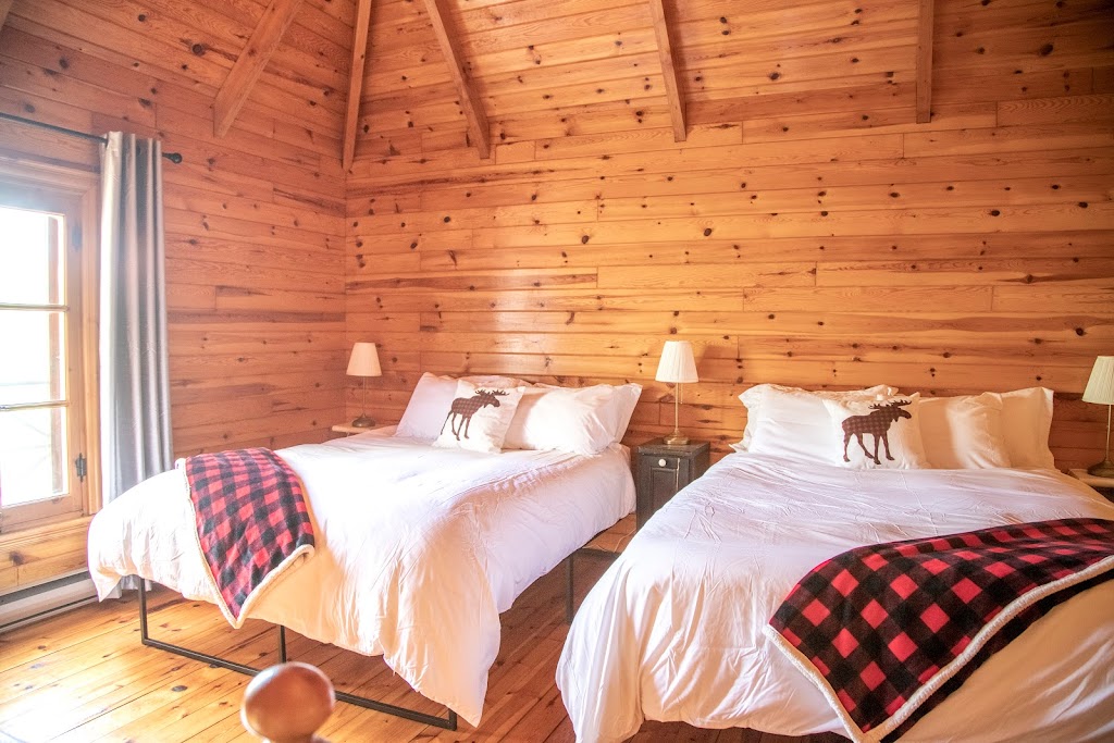 Chalet Chic Antique & Spa | 314 Chem. de Vendée, Amherst, QC J0T 2T0, Canada | Phone: (450) 660-4387