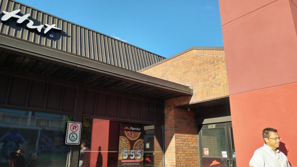 Pizza Hut | 1347 Henderson Hwy, Winnipeg, MB R2G 1M5, Canada | Phone: (204) 953-4137
