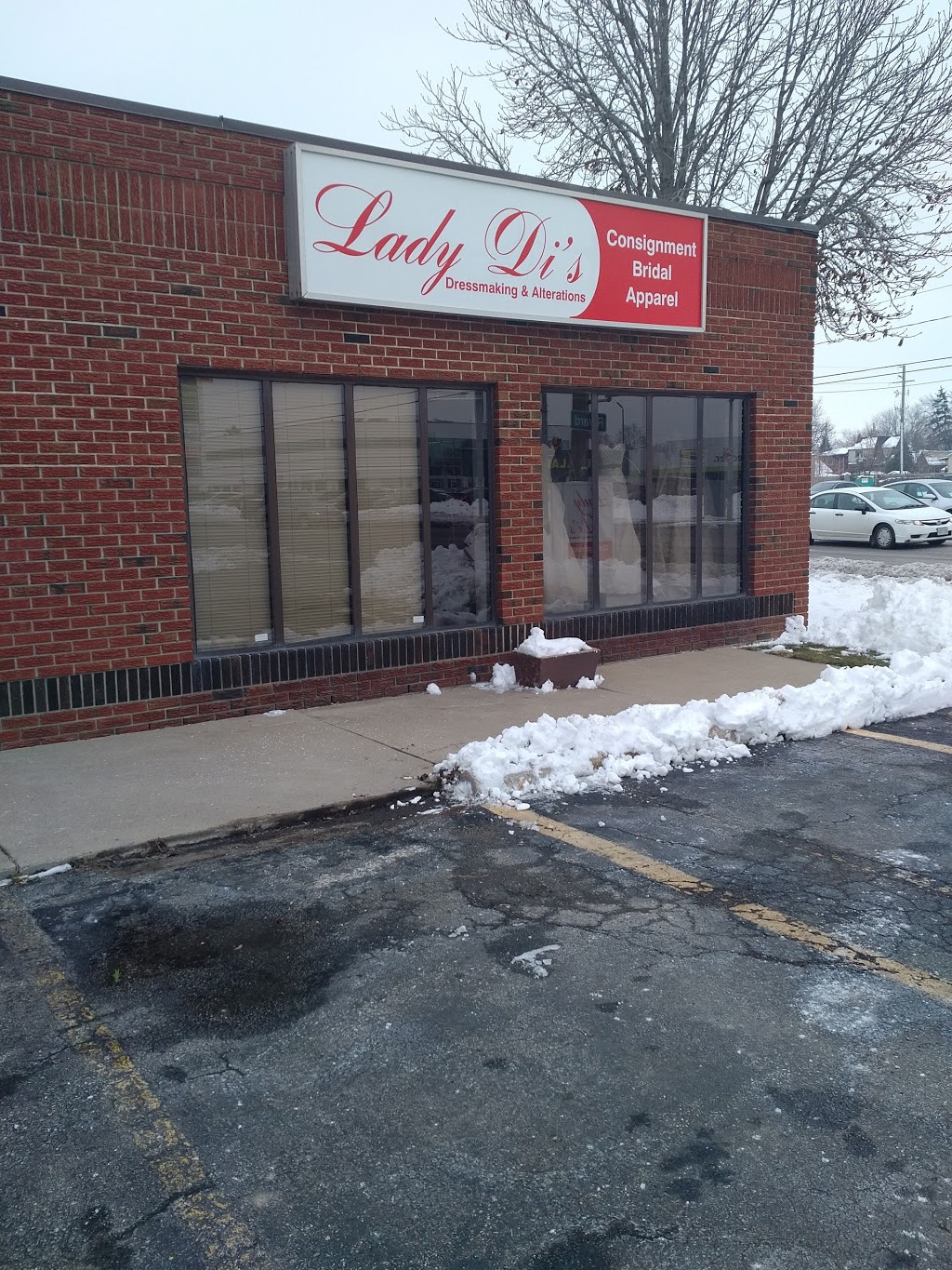 Lady Dis | 5478 Tecumseh Rd E, Windsor, ON N8T 1C7, Canada | Phone: (519) 948-6877