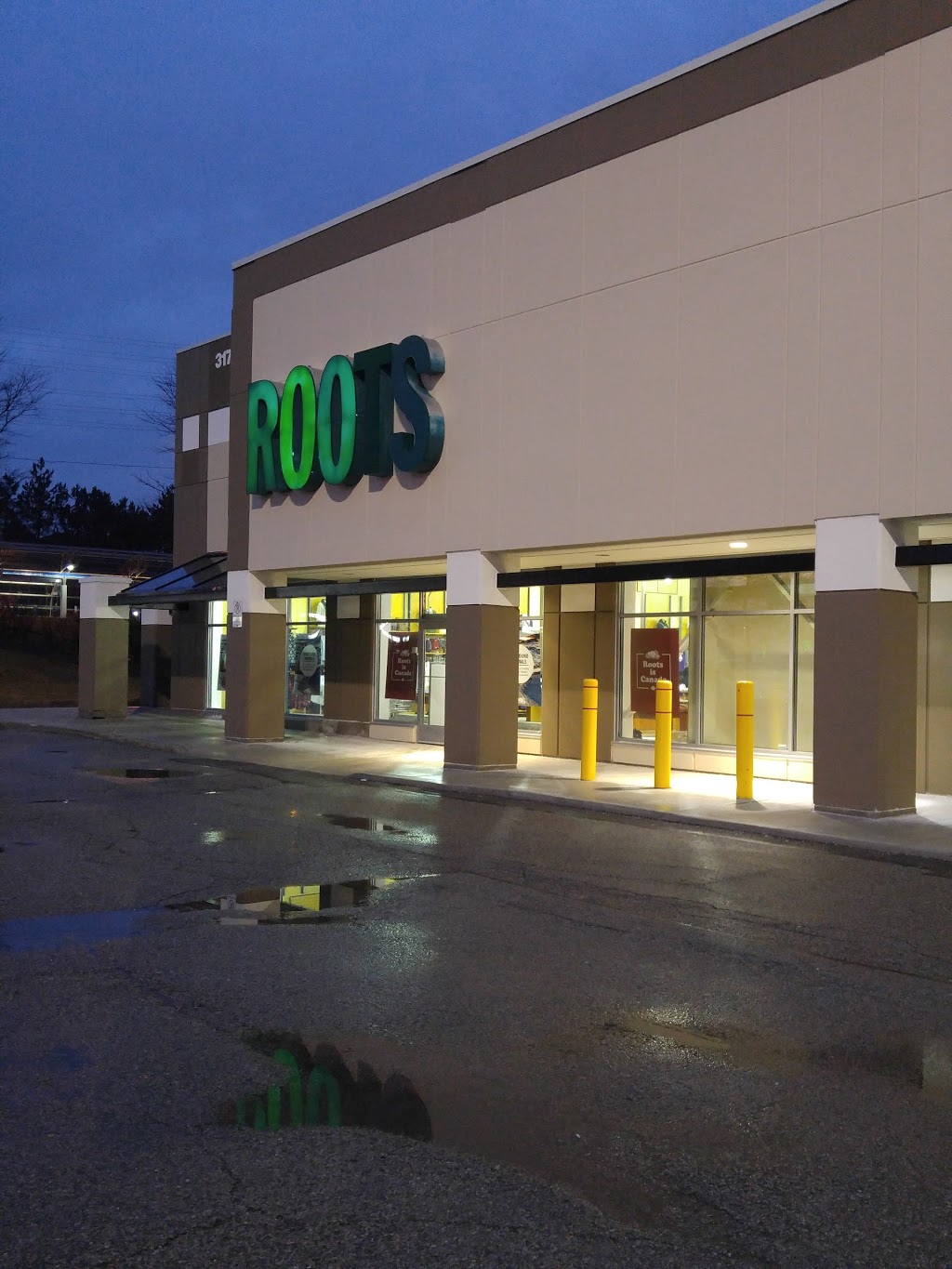 Roots | 3175 Hwy 7 Suite 400, Markham, ON L3R 0J5, Canada | Phone: (905) 948-1700
