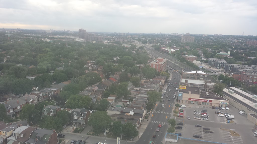 The Crossways | 2340 Dundas St W, Toronto, ON M6P 4A9, Canada | Phone: (416) 532-3331