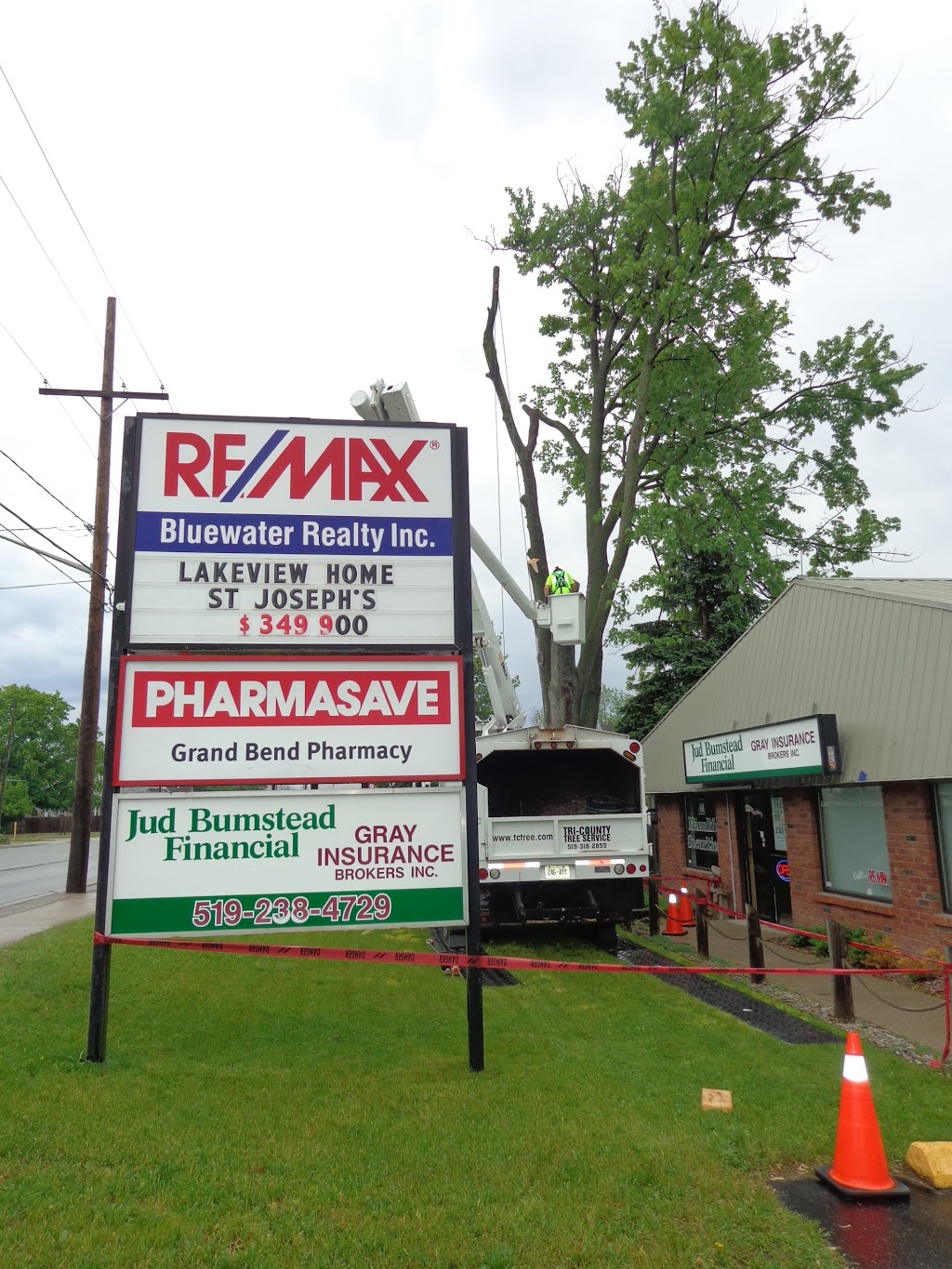 RE/MAX Bluewater Realty Inc | 46 Ontario St S, Grand Bend, ON N0M 1T0, Canada | Phone: (519) 238-5700