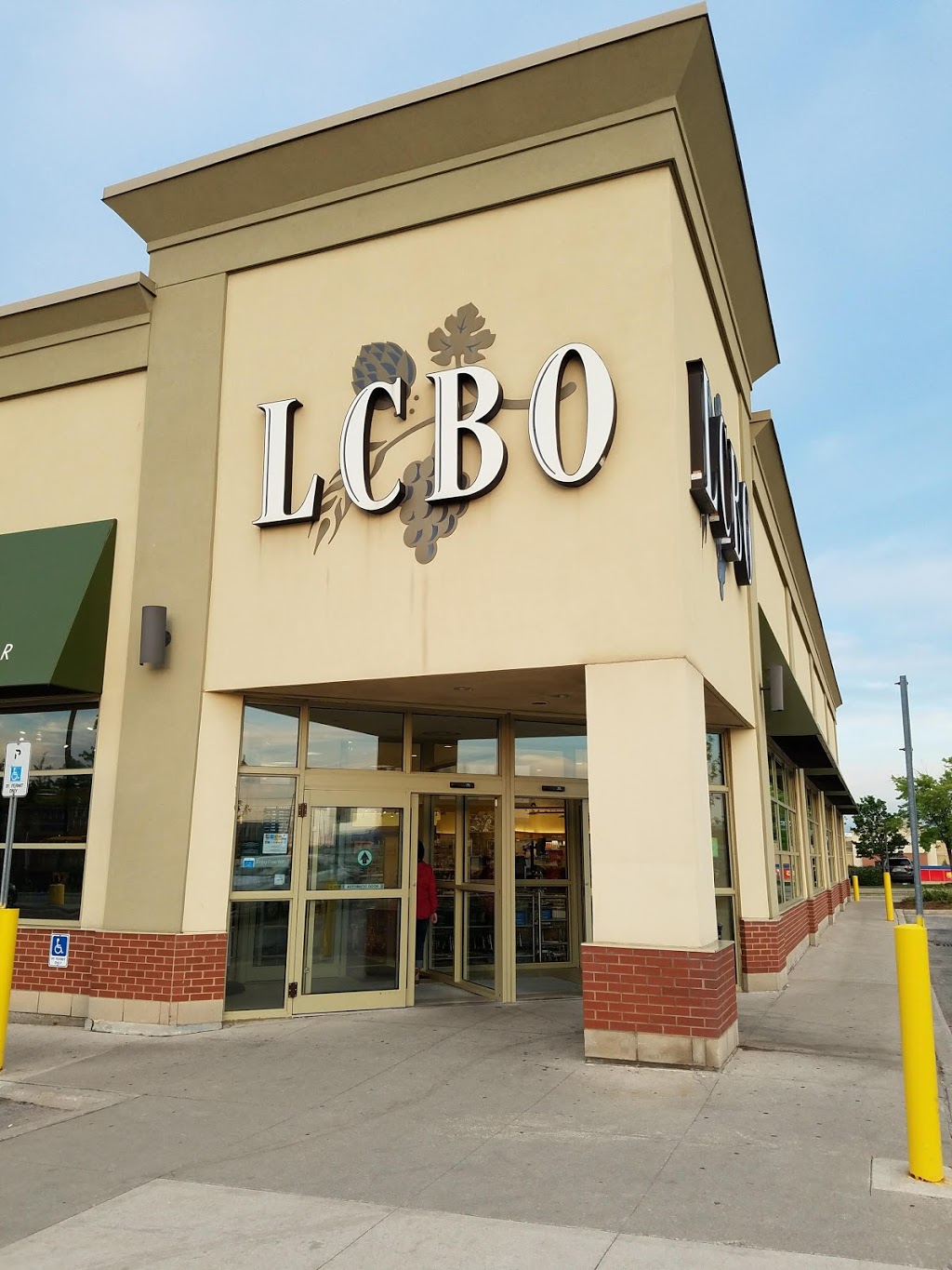 LCBO | 251 Oak Walk Dr, Oakville, ON L6H 6M3, Canada | Phone: (905) 257-6300