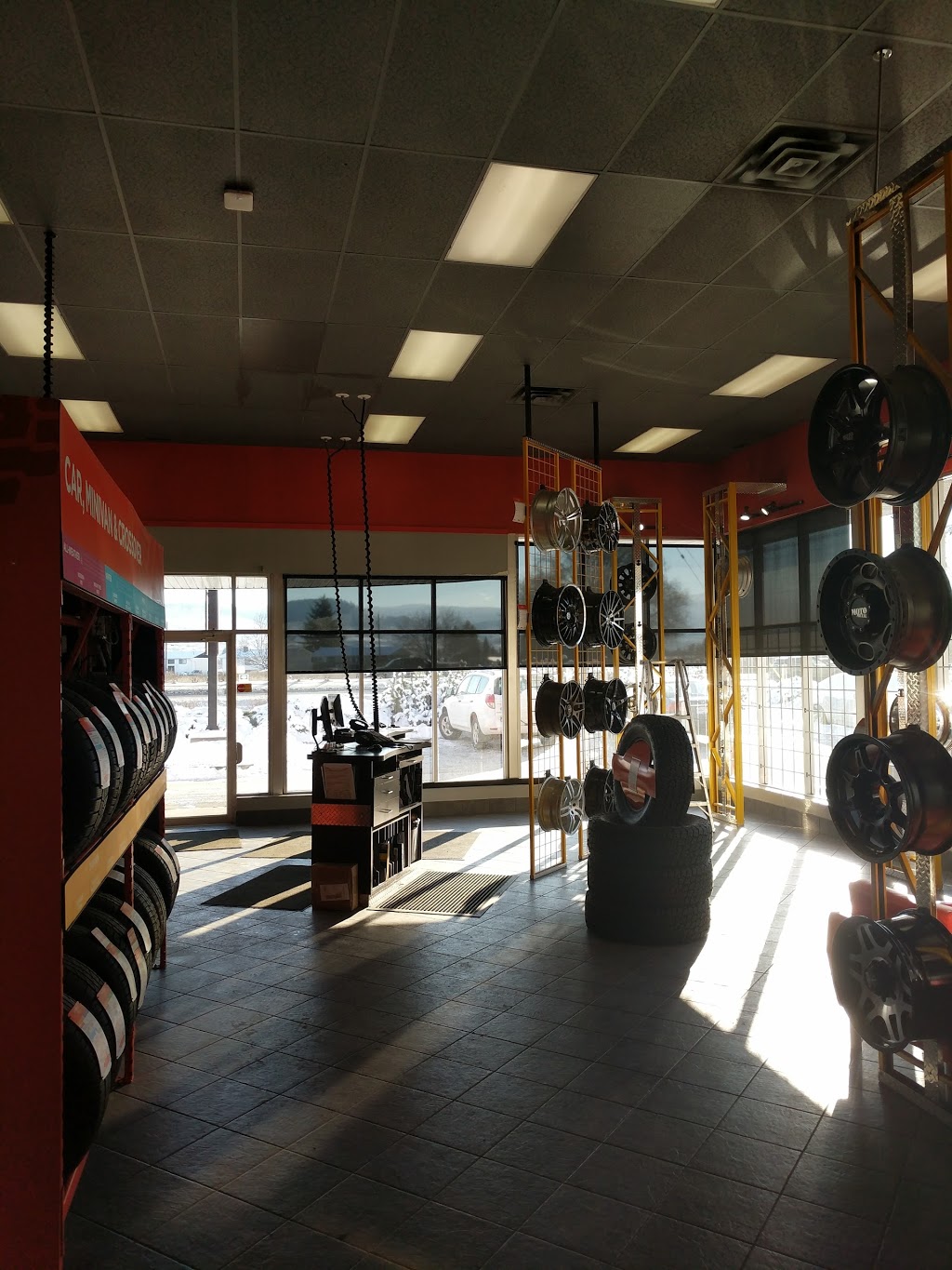 Kal Tire | 3482 Hwy 97 N, Kelowna, BC V1X 5C2, Canada | Phone: (250) 765-7181
