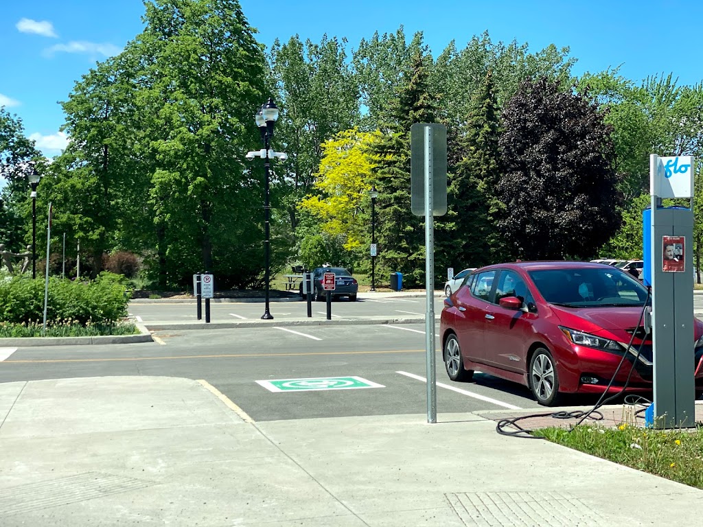 Flo Charging Station | 5788 Croissant Ilan Ramon, Côte Saint-Luc, QC H4W 3L4, Canada | Phone: (844) 825-3356