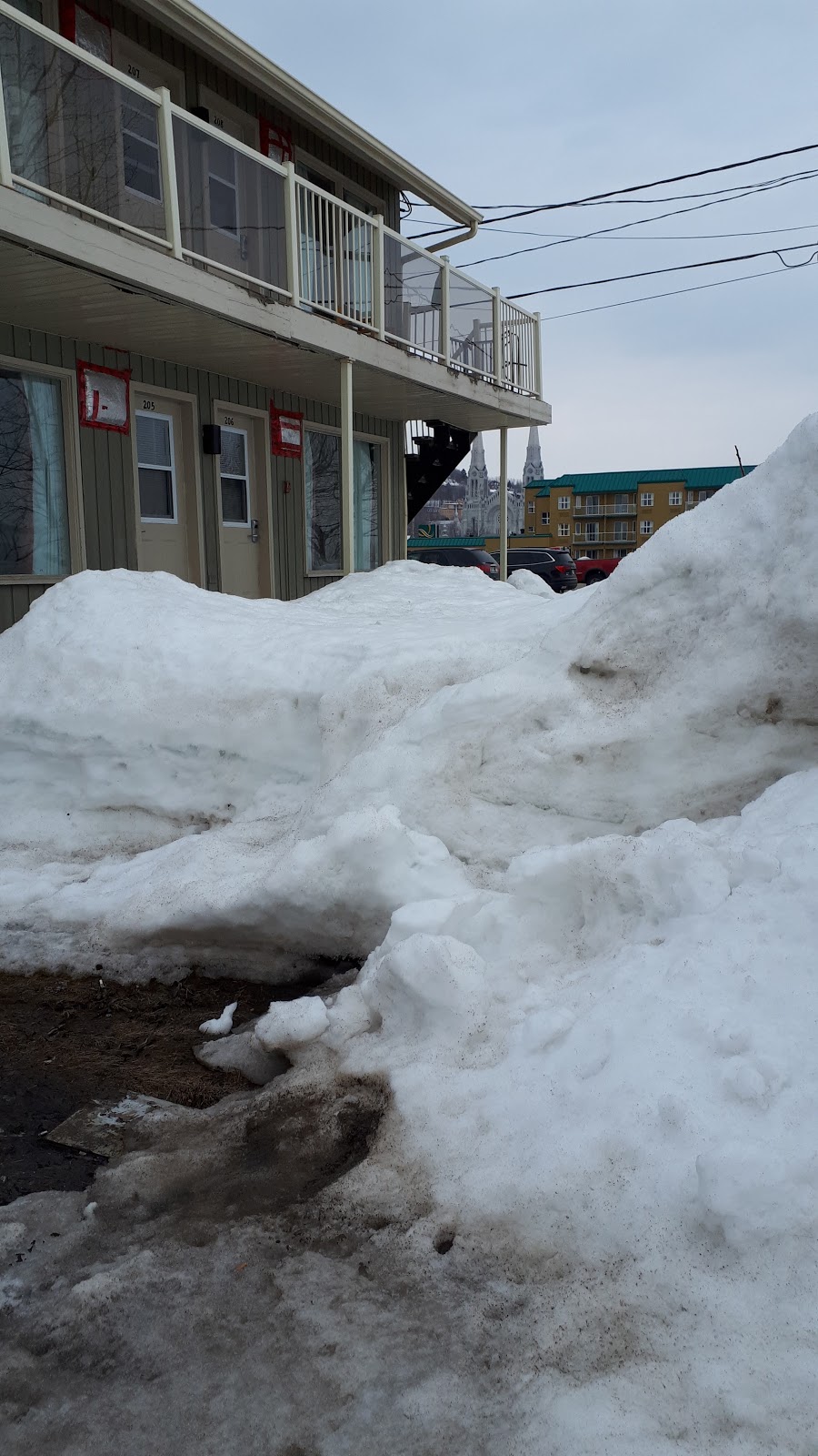 Motel Bellevue | 9732 Boulevard Sainte-Anne, Sainte-Anne-de-Beaupré, QC G0A 3C0, Canada | Phone: (418) 827-3200