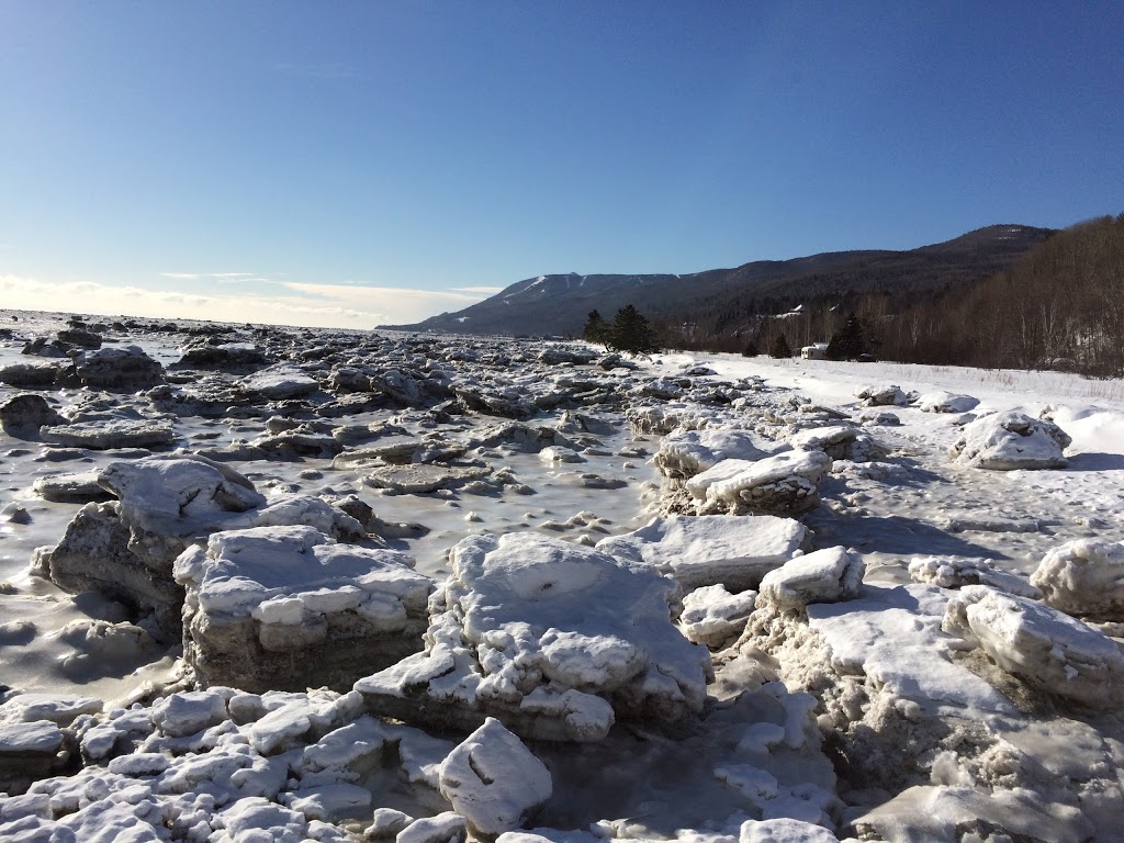 Chalet lAquitaine | Petite-Rivière-Saint-François, QC G0A 2L0, Canada | Phone: (450) 659-8644