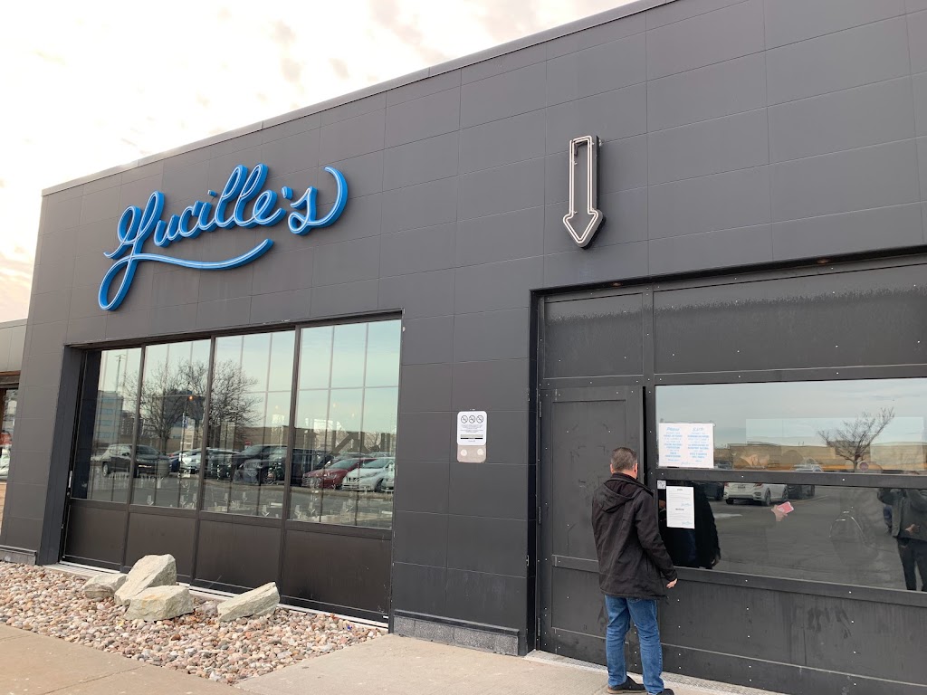 Lucilles Laval | 2565 Bd Daniel-Johnson, Laval, QC H7T 1S8, Canada | Phone: (450) 978-0950