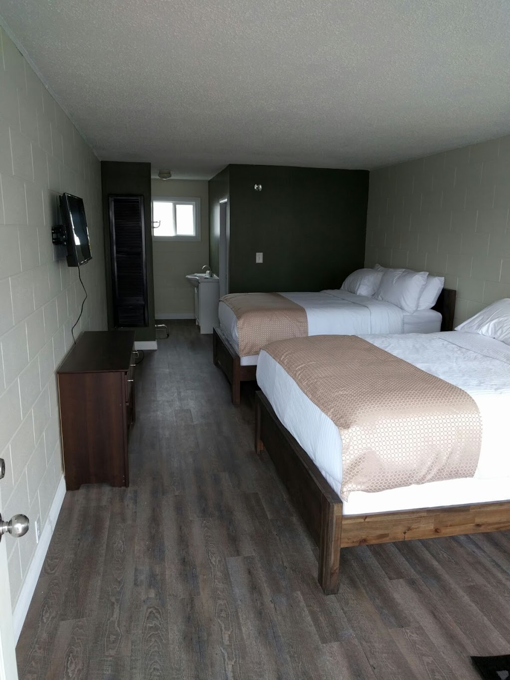Paddock Inn Motel | 8322 20 Ave, Coleman, AB T0K 0M0, Canada | Phone: (403) 753-2408