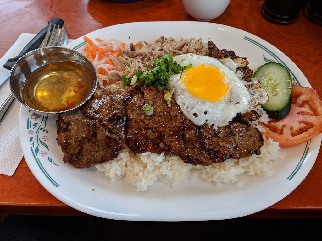 Phở Hưng Restaurant | 1195 Dundas St E, Mississauga, ON L4Y 2C1, Canada | Phone: (905) 275-8588