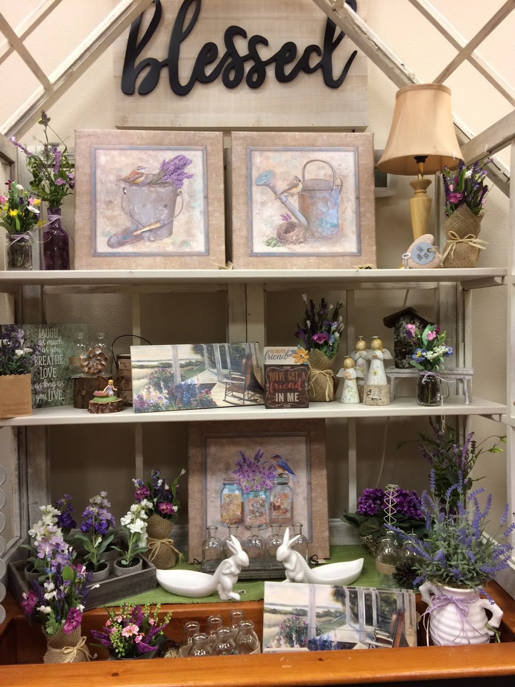 Surroundings Home, Gifts and Garden | 1758 Front St #104, Lynden, WA 98264, USA | Phone: (360) 354-3101