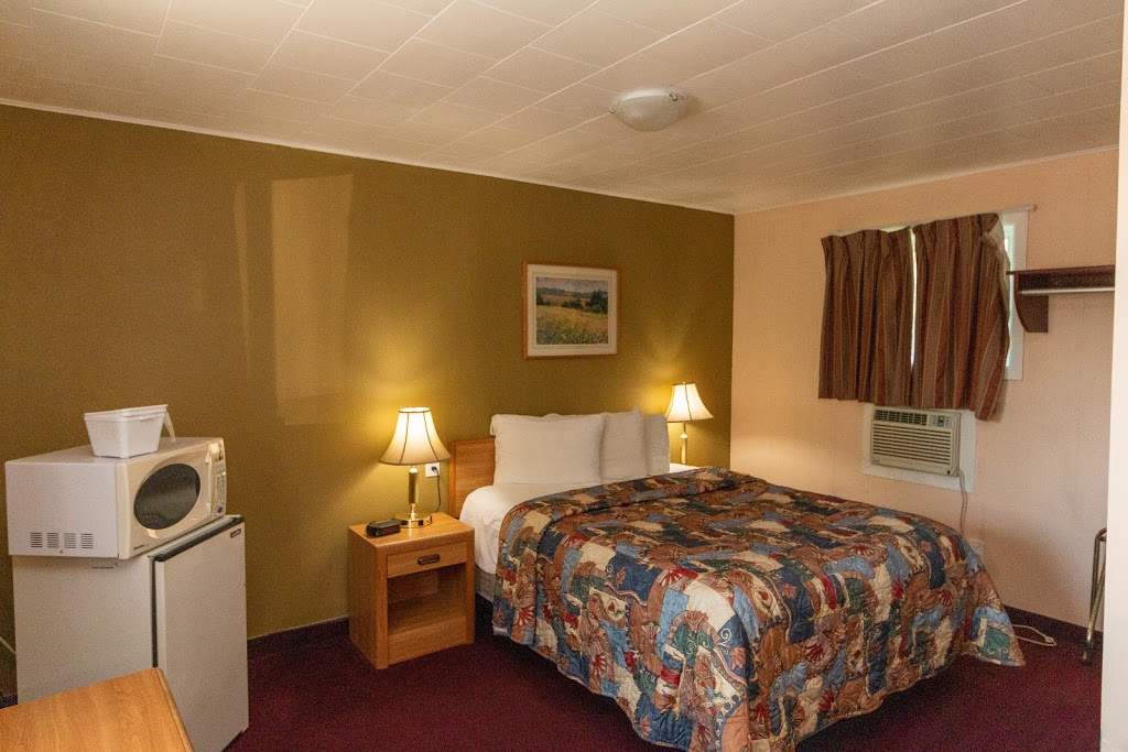 Rogers Motel | 178 Lombard St, Smiths Falls, ON K7A 5B8, Canada | Phone: (613) 283-5200