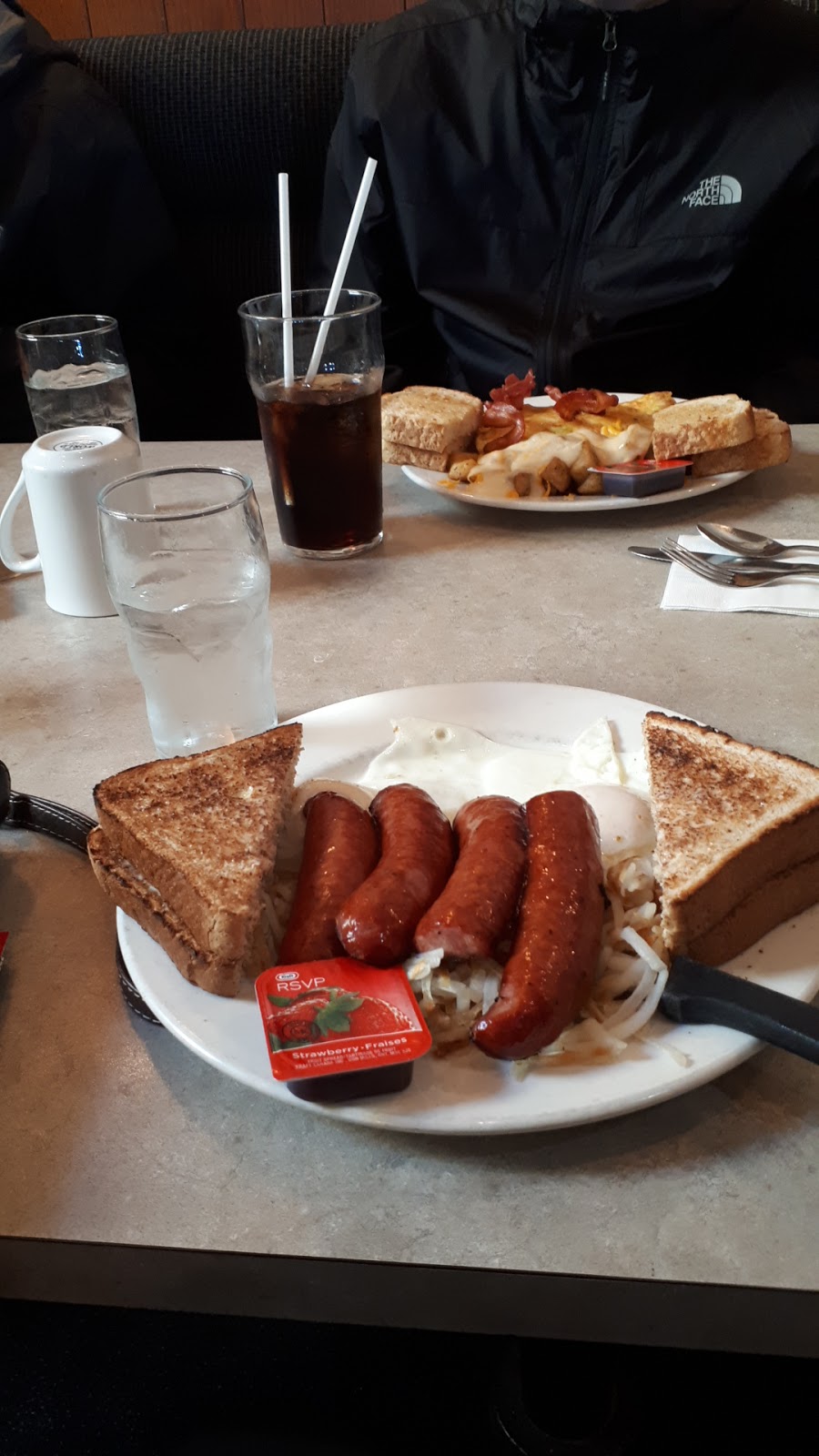 Smittys Family Restaurant | 211 Albert St N, Regina, SK S4R 3C2, Canada | Phone: (306) 569-1511