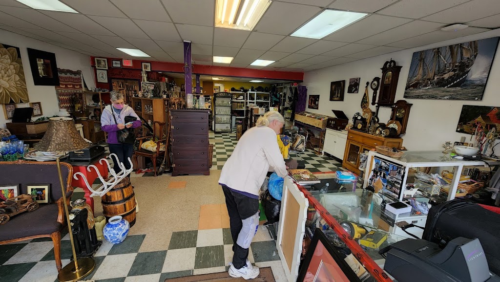 Deny’s D. Deals | 499 Seventh St, Nanaimo, BC V9R 1E9, Canada | Phone: (778) 441-3364