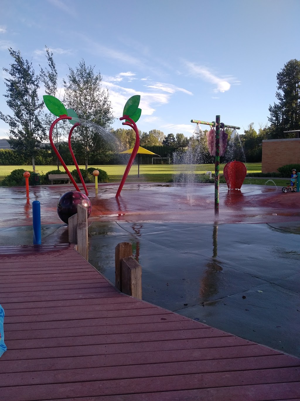 Trethewey Splash Park | 10070 Bottom Wood Lake Rd, Lake Country, BC V4V 1T1, Canada | Phone: (250) 766-5650