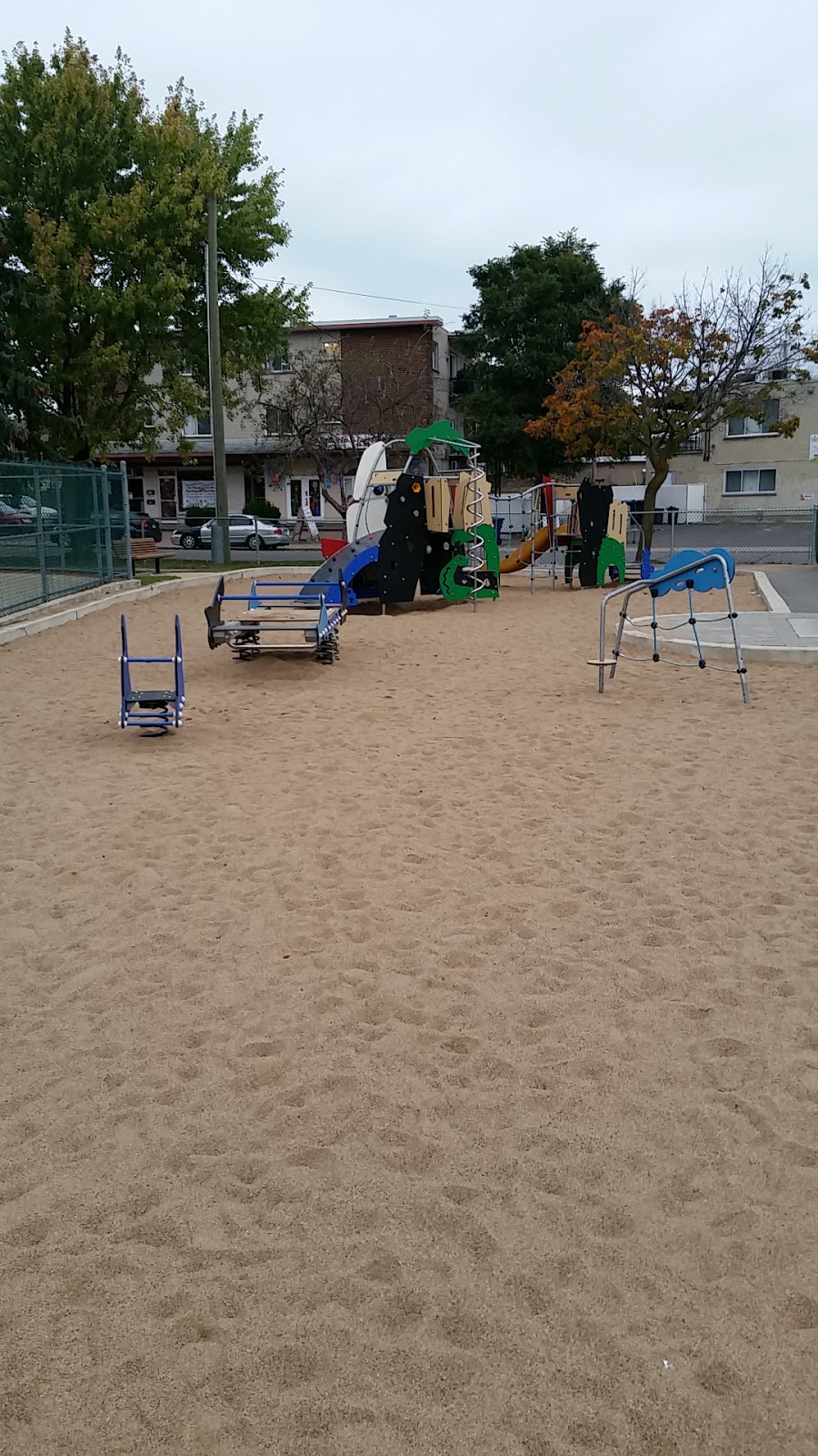 Saint Claude Park | 99 7e Rue, Laval, QC H7N 2C8, Canada | Phone: (450) 662-5054