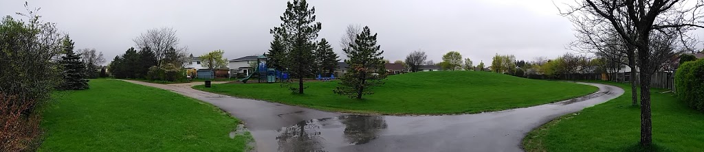 Bolingbrook park Waterloo | 470 Westvale Dr, Waterloo, ON N2T 1S9, Canada | Phone: (519) 886-2310