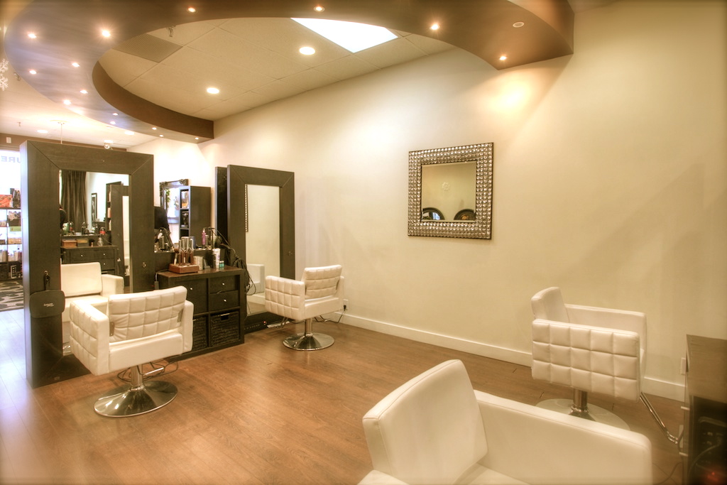 La Mousse Coiffure | 3062 Boulevard Saint-Charles, Kirkland, QC H9H 3B7, Canada | Phone: (514) 695-2123