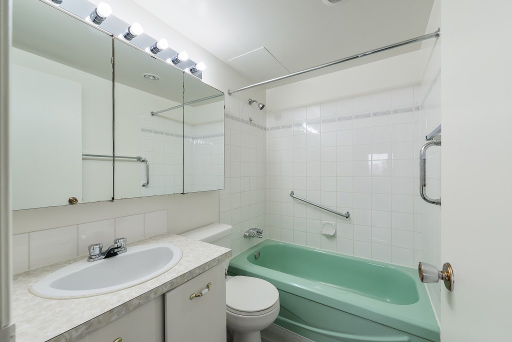 Riverview Manor | 9947 Saskatchewan Dr NW, Edmonton, AB T6E 4R3, Canada | Phone: (780) 415-5277