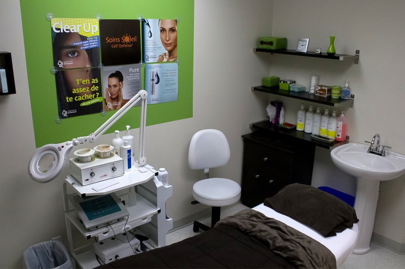 Clinique Esthétique Roselyne | 3244 Boulevard Saint-Jean, Trois-Rivières, QC G9B 2M1, Canada | Phone: (819) 377-9036