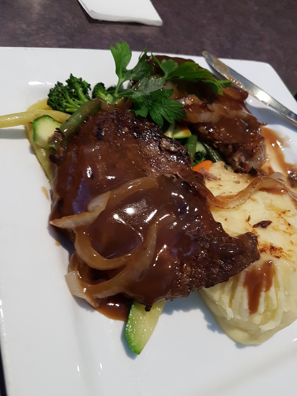 Glendale Pub | 625 Greenhill Ave, Hamilton, ON L8K, Canada | Phone: (905) 560-4782