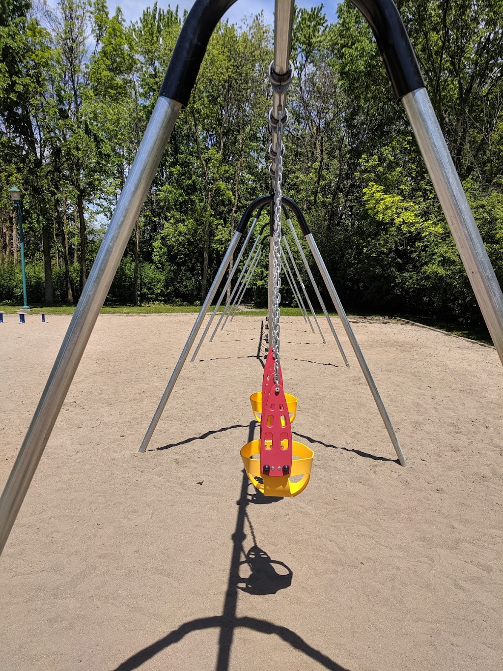 Centre de la Petite Enfance Harmonie Soleil | 2400 Av. de la Volière, Laval, QC H7L 4B6, Canada | Phone: (450) 963-2519