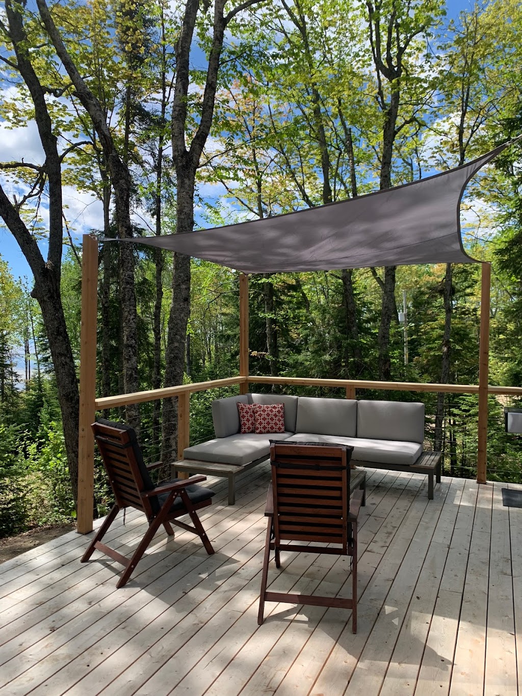 Alfred Chalet | Chalet Locatif | 37 Chem. Alfred-Pellan, Petite-Rivière-Saint-François, QC G0A 2L0, Canada | Phone: (514) 210-3542