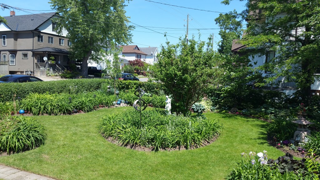 A Moment In Time Bed & Breakfast | 5982 Culp St, Niagara Falls, ON L2G 2B5, Canada | Phone: (905) 353-8522