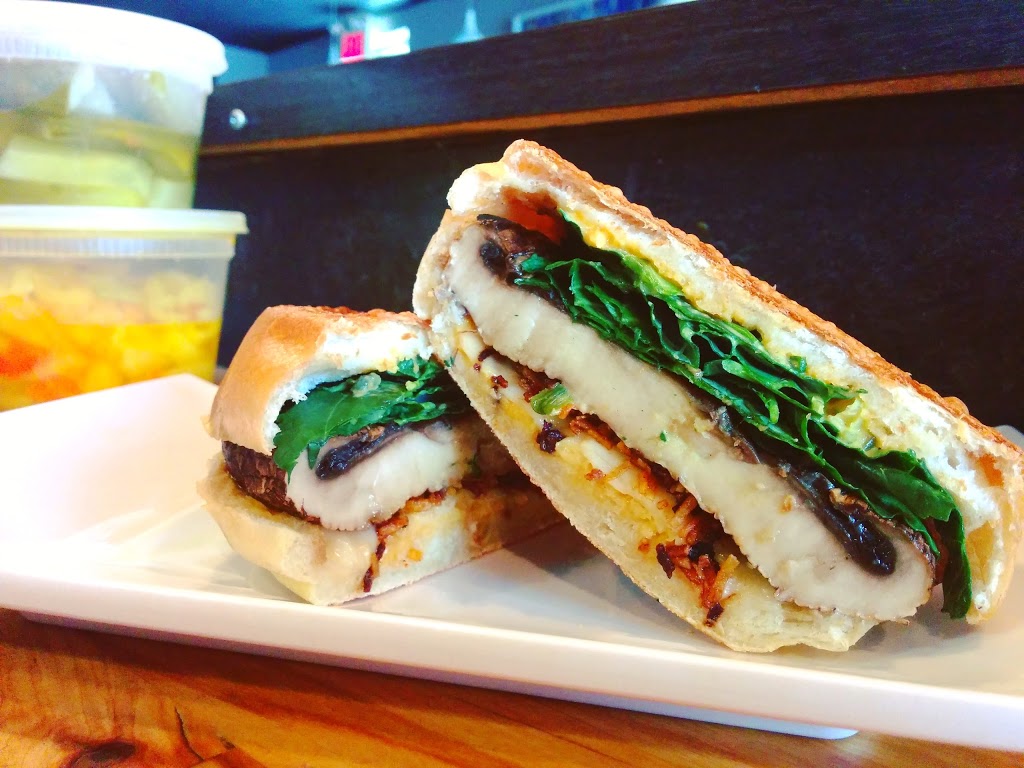Bar Robo | 692 Somerset St W, Ottawa, ON K1R 6P4, Canada | Phone: (613) 233-7626