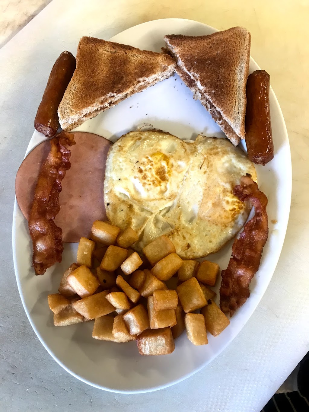 Knotty Pine Restaurants | 507 Broadway St, Kincardine, ON N2Z 2E8, Canada | Phone: (519) 396-3132