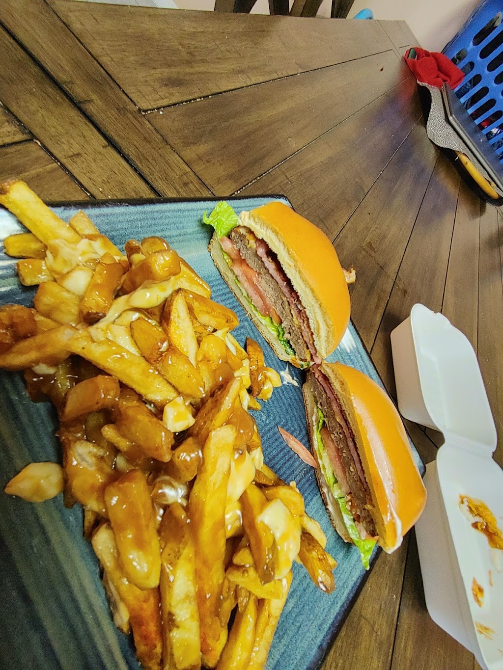McMackens | 37 John St, Sturgeon Falls, ON P2B 1Y2, Canada | Phone: (705) 753-1199