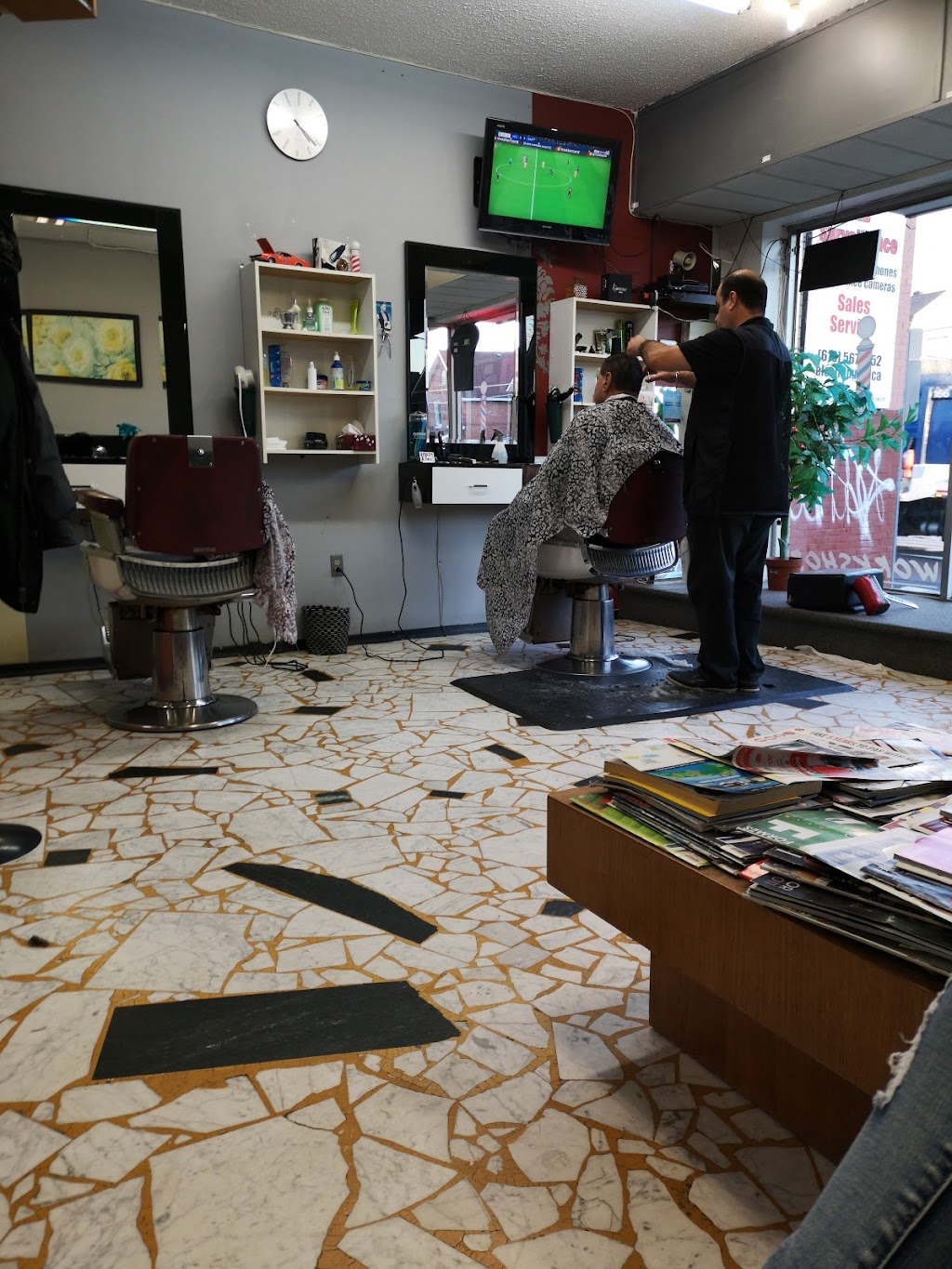 Super Mens Barber Shop | 505 Gladstone Ave, Ottawa, ON K1R 5X3, Canada | Phone: (613) 236-9180