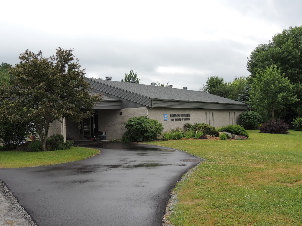 Room Kingdom Of Witnesses De Jéhovah | 517 Rte Marie-Victorin, Saint-Pierre-les-Becquets, QC G0X 2Z0, Canada | Phone: (819) 263-1233