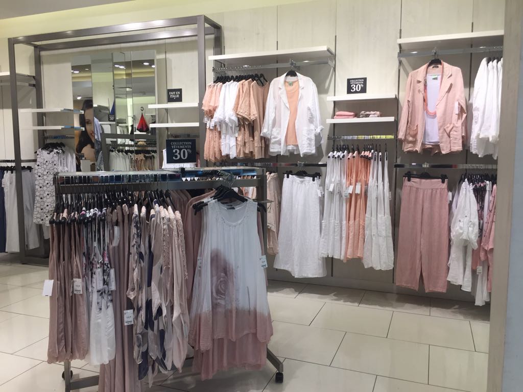 Manteaux Manteaux | Carrefour Laval, 3035 Boulevard le Carrefour, Laval, QC H7T 1C8, Canada | Phone: (450) 681-6578