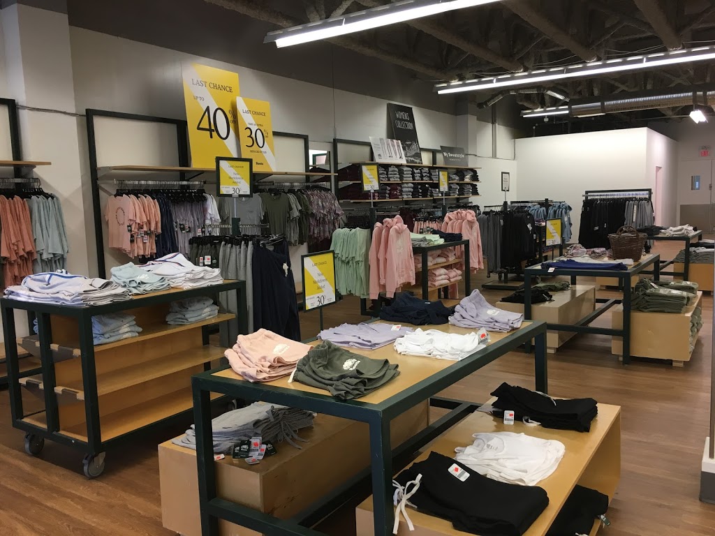 Roots | 1101 United Blvd, Coquitlam, BC V3K 6V3, Canada | Phone: (604) 395-1491