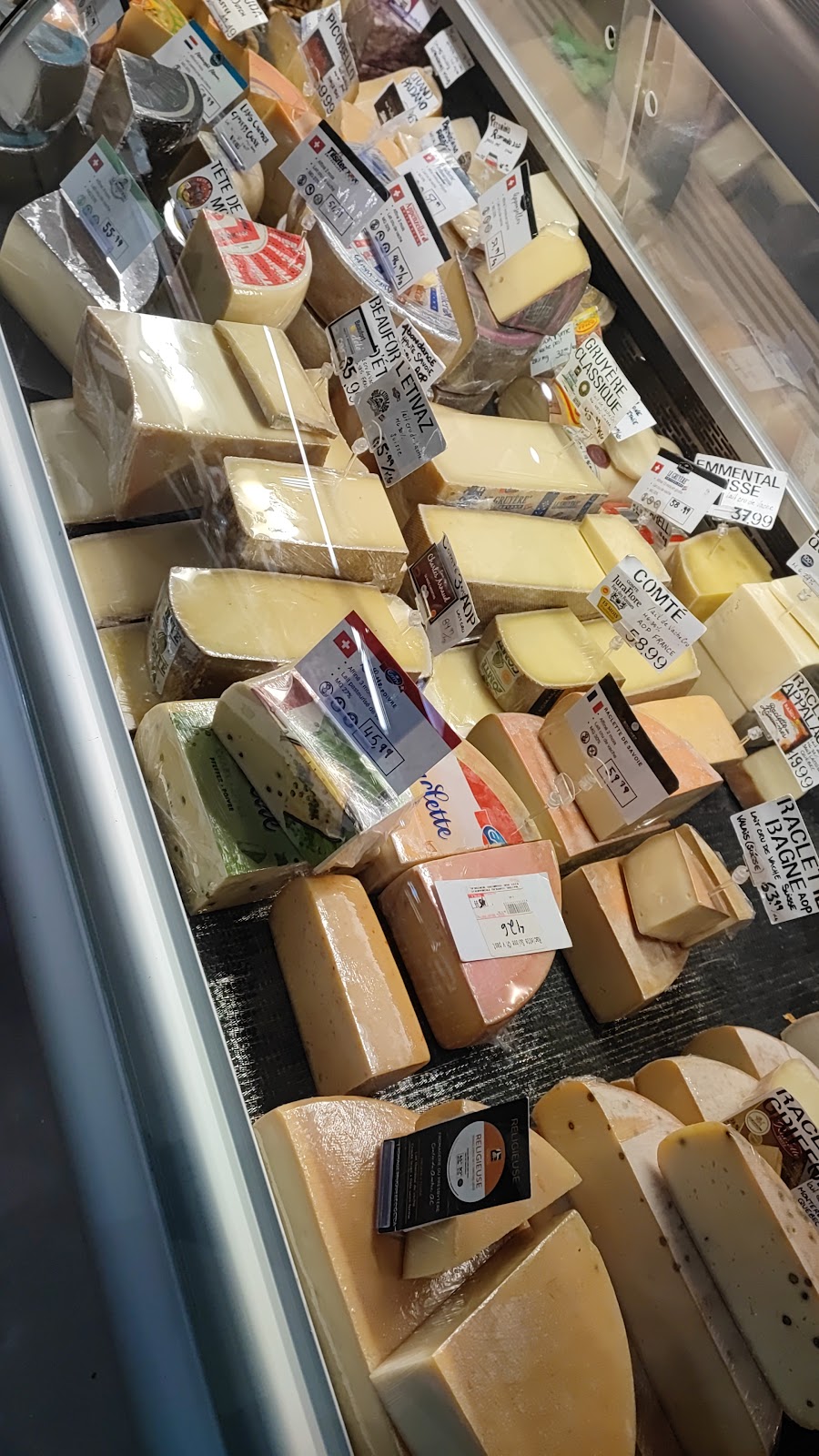 Maître Corbeau Fromagerie | 5101 Rue Chambord, Montréal, QC H2J 3N4, Canada | Phone: (514) 528-3293