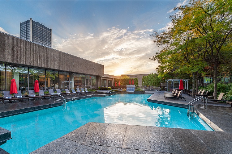 Hotel Bonaventure Montréal | 900 Rue De La Gauchetière O, Montréal, QC H5A 1E4, Canada | Phone: (514) 878-2332