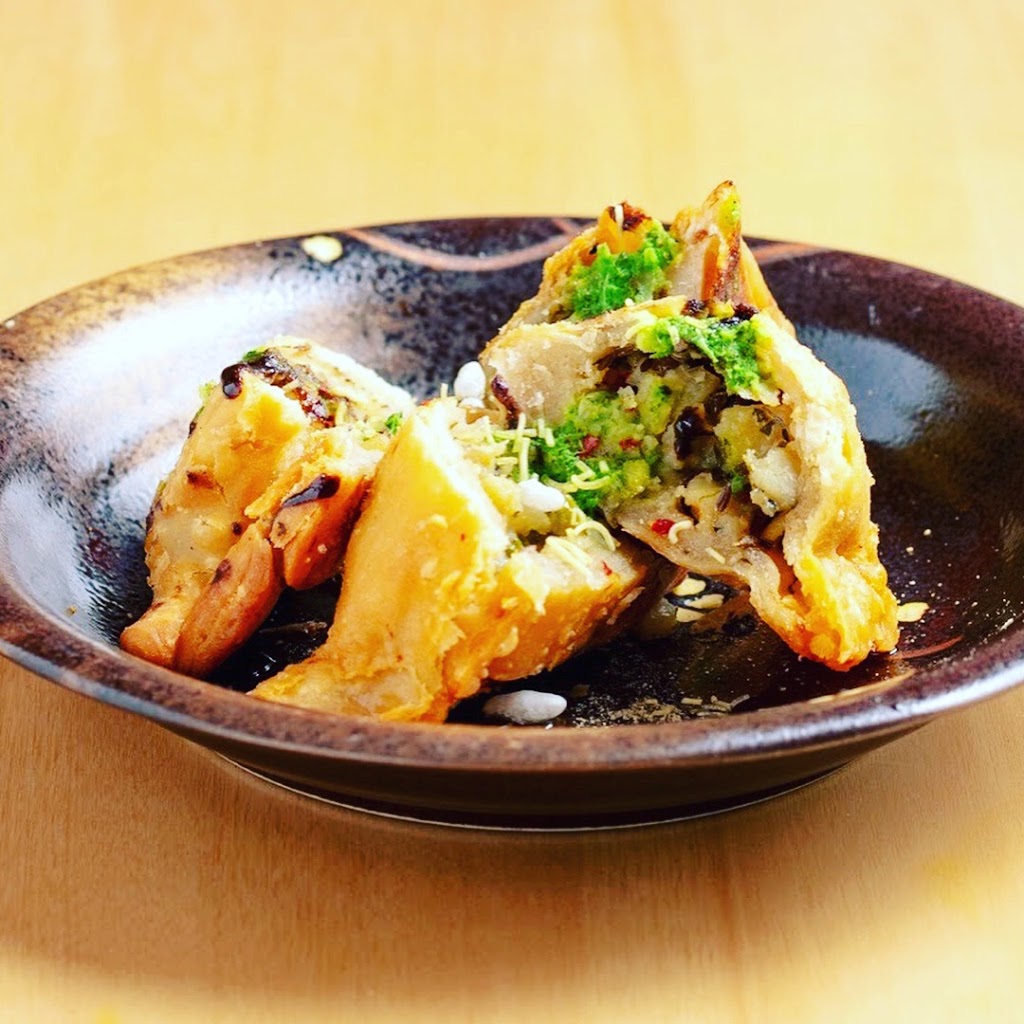 Leela Indian Food Bar | 3108 Dundas St W, Toronto, ON M6P 2A1, Canada | Phone: (416) 769-7777