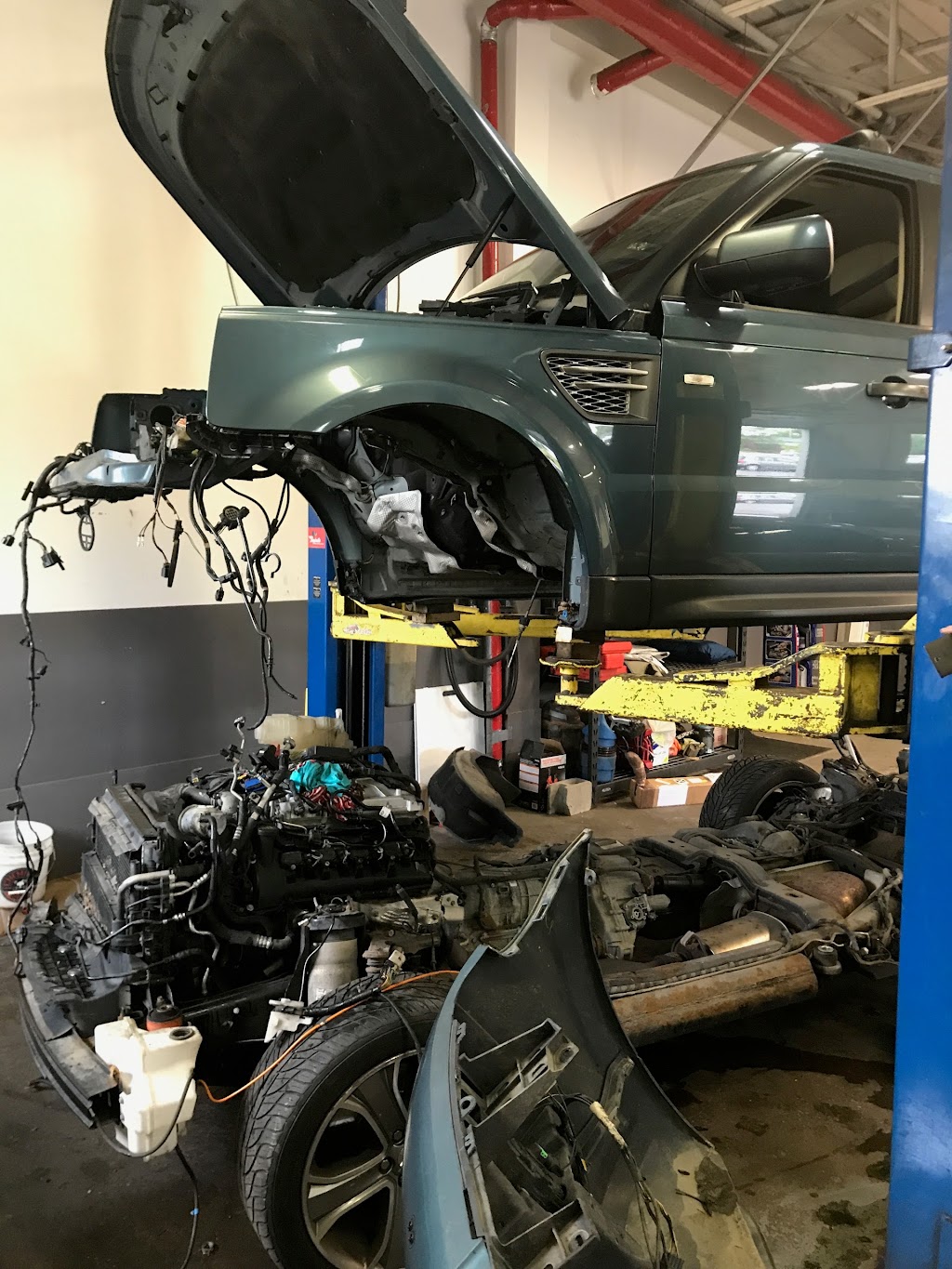 Momentum Motorsport | 17105 Boul Hymus, Kirkland, QC H9J 0A1, Canada | Phone: (514) 505-4445