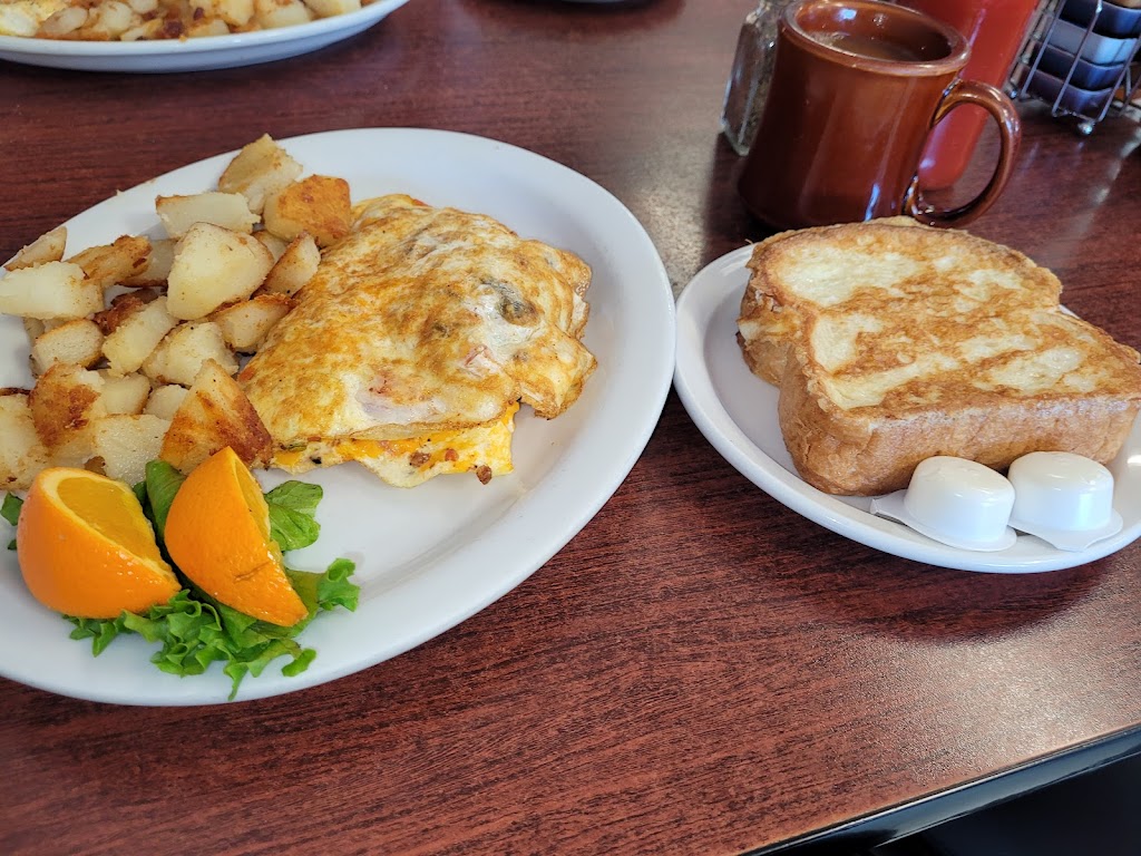 Chris Restaurant | 7802 17 Ave, Coleman, AB T0K 0M0, Canada | Phone: (403) 563-3093