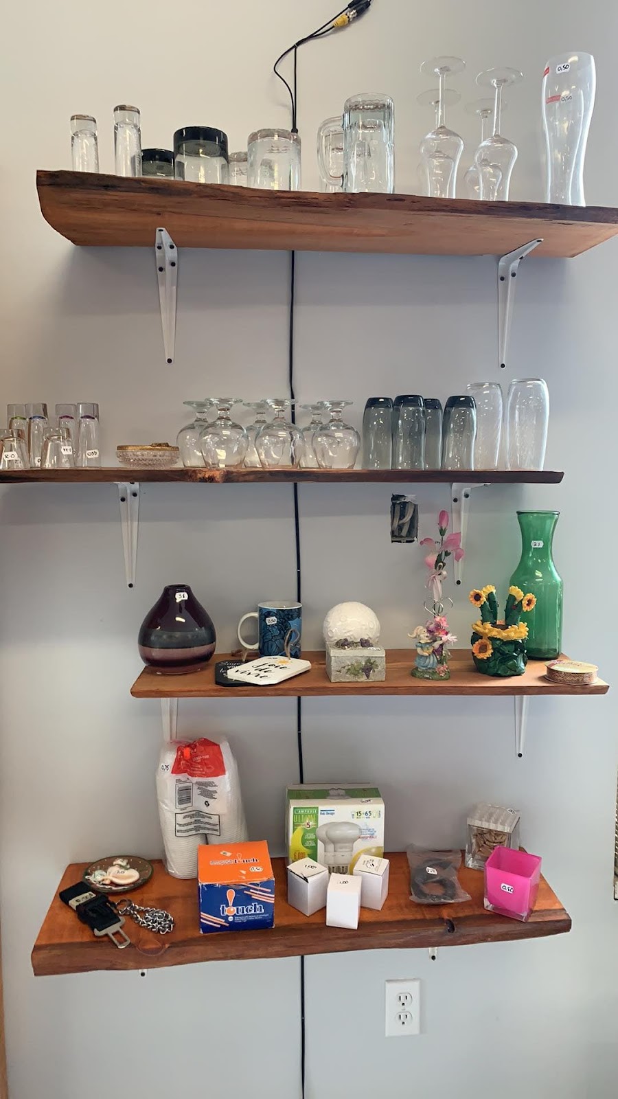 Grenier aux Trouvailles (Partage Sans Faim) | 2 Rue de lÉglise S, Lacolle, QC J0J 1J0, Canada | Phone: (450) 246-4032