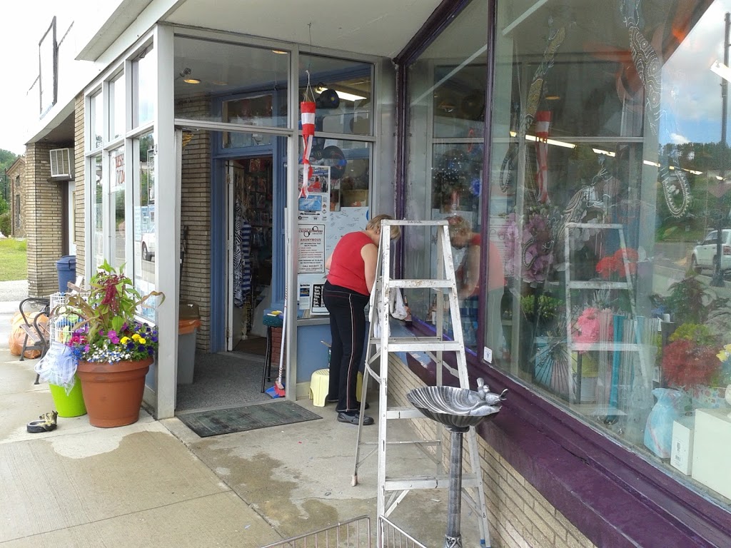 Nipigon General Store | 24 Front St, Nipigon, ON P0T 2J0, Canada | Phone: (807) 887-0006