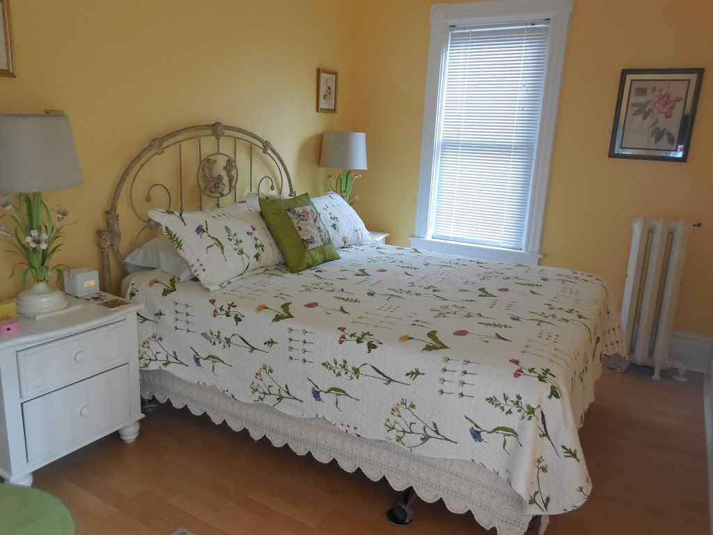 Orchard View Bed & Breakfast | 6028 Culp St, Niagara Falls, ON L2G 2B7, Canada | Phone: (905) 357-4221