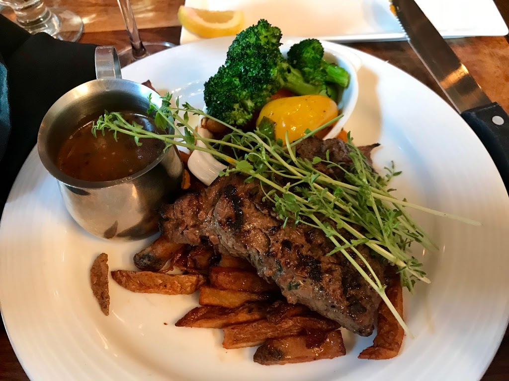 Restaurant Le Vieux Saint-Mathias | 284 Chemin des Patriotes, Saint-Mathias-sur-Richelieu, QC J3L 6A3, Canada | Phone: (450) 658-5613