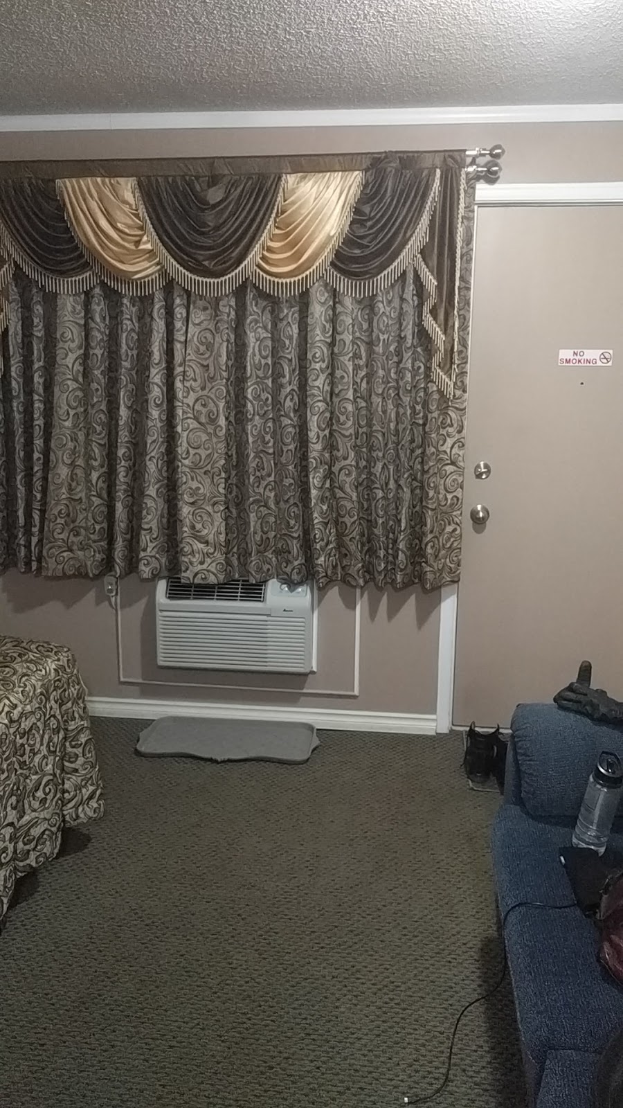 Lucien Motel | 134 Byron St N, Whitby, ON L1N 4M9, Canada | Phone: (905) 668-6870