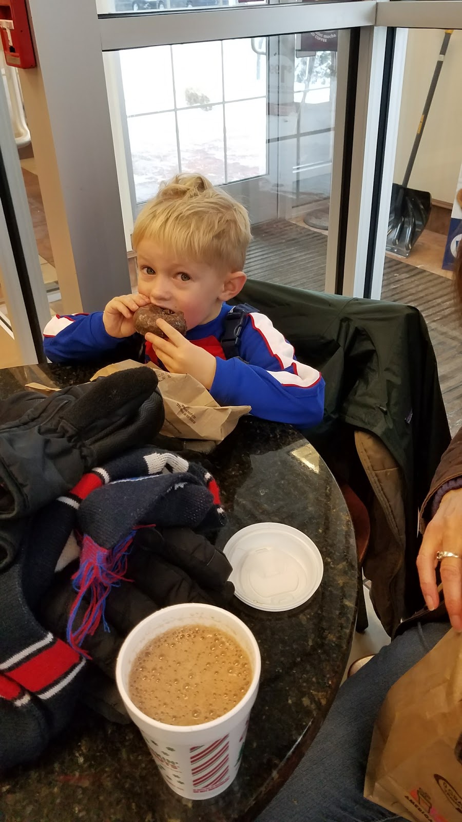 Dunkin | 230 Main St, East Aurora, NY 14052, USA | Phone: (716) 655-2541