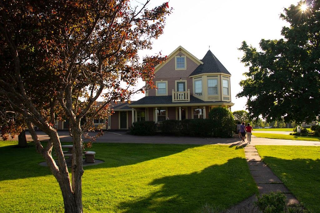 Silverwood Motel | 8933 Cavendish Rd, Green Gables, PE C0A 1M0, Canada | Phone: (800) 565-4753