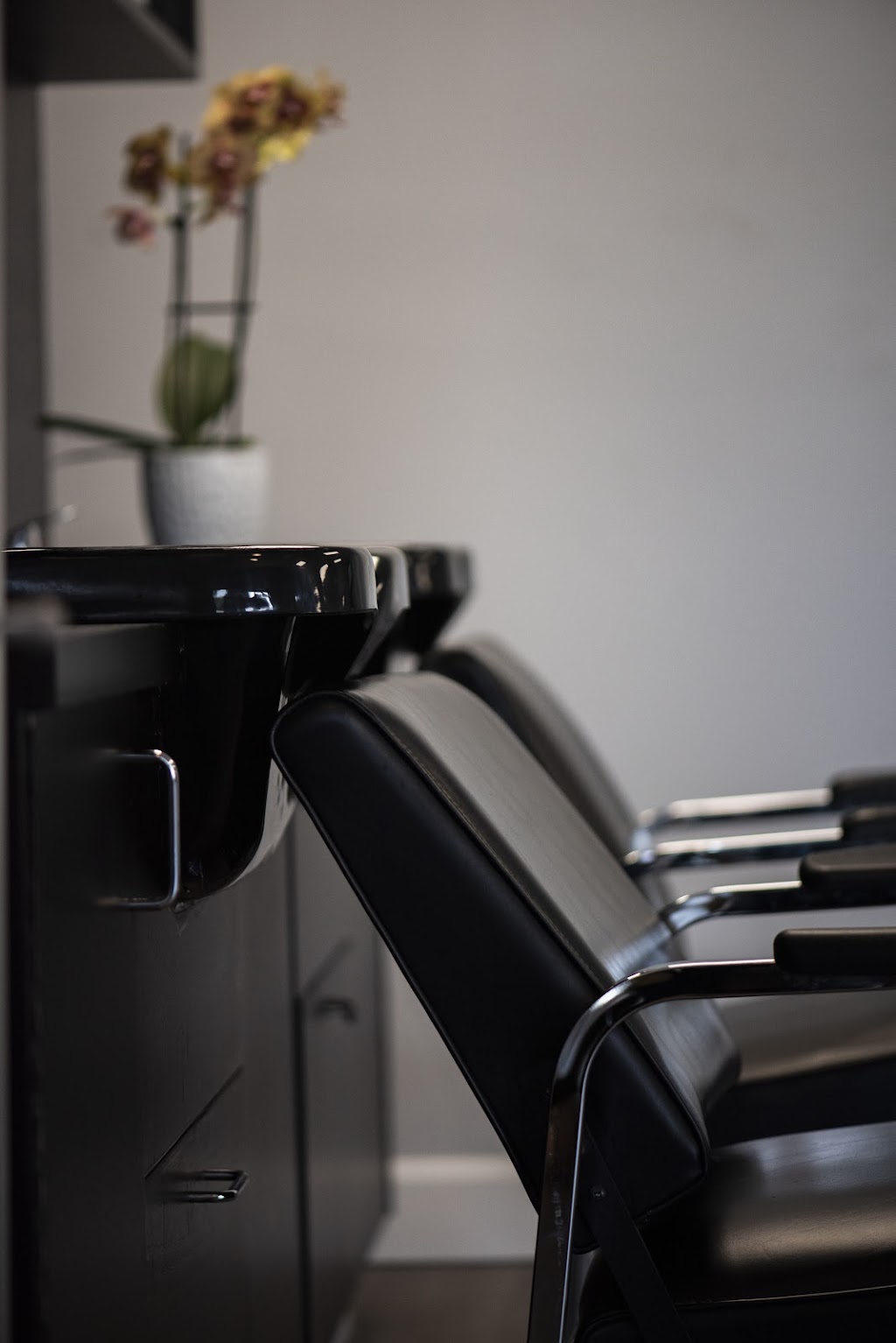 Vickys Barber Shop | 236 Norwich Ave Unit 6, Woodstock, ON N4S 3V9, Canada | Phone: (519) 532-3240